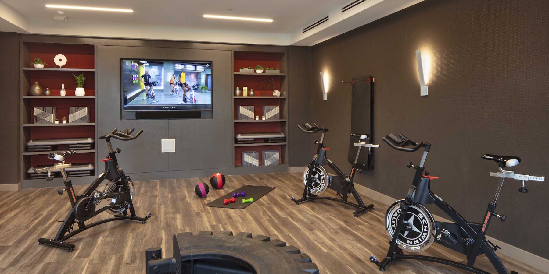 Elan Yorktown is a petfriendly apartment community in Lombard, Illinois